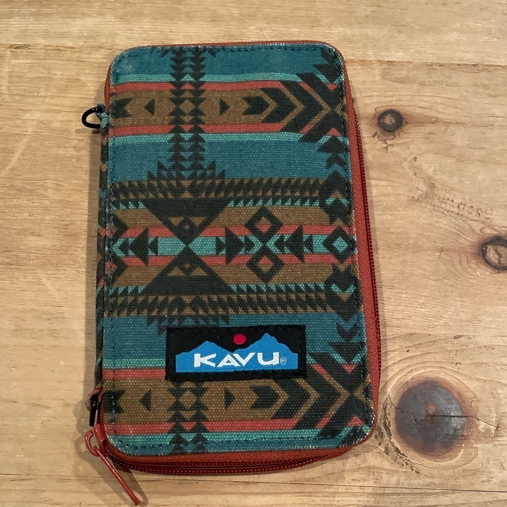 KAVU Large Zippered Southwestern Aztec Tribal turquoise Wallet Phone Case EUC